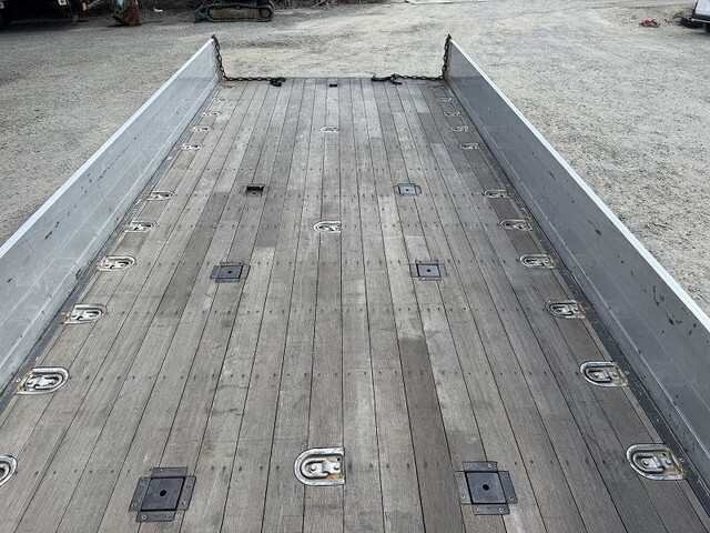 いすゞフォワード平ボディ中型（4t）[写真11]