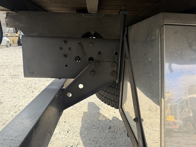 いすゞフォワード平ボディ中型（4t）[写真23]