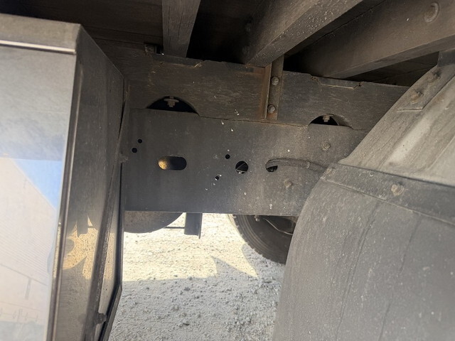 いすゞフォワード平ボディ中型（4t）[写真24]