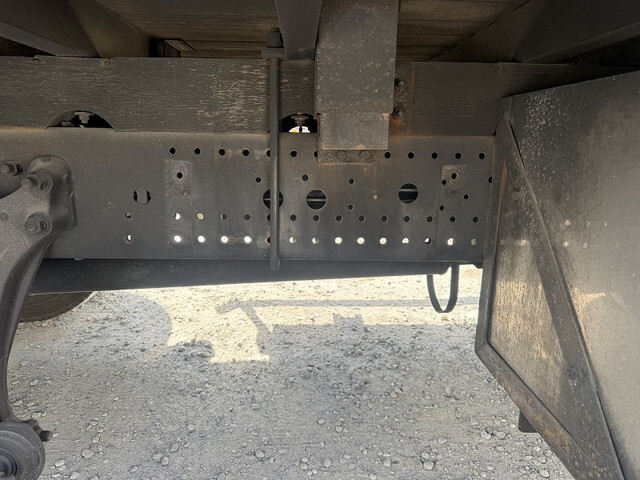 いすゞフォワード平ボディ中型（4t）[写真26]