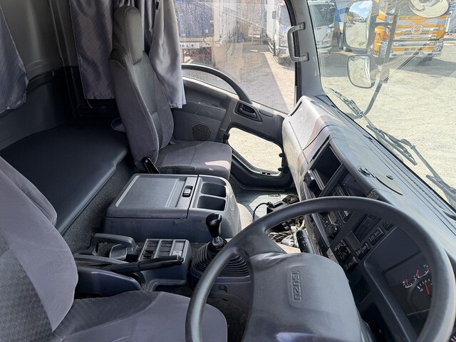 いすゞフォワード平ボディ中型（4t）[写真31]