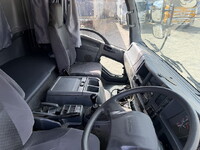 いすゞフォワード平ボディ中型（4t）[写真32]