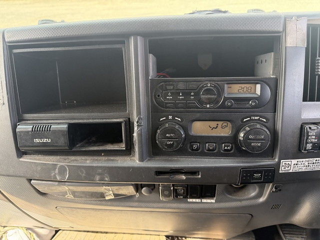 いすゞフォワード平ボディ中型（4t）[写真32]