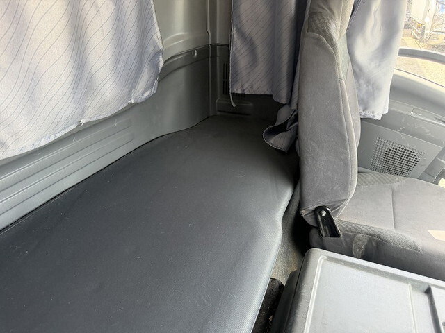 いすゞフォワード平ボディ中型（4t）[写真36]