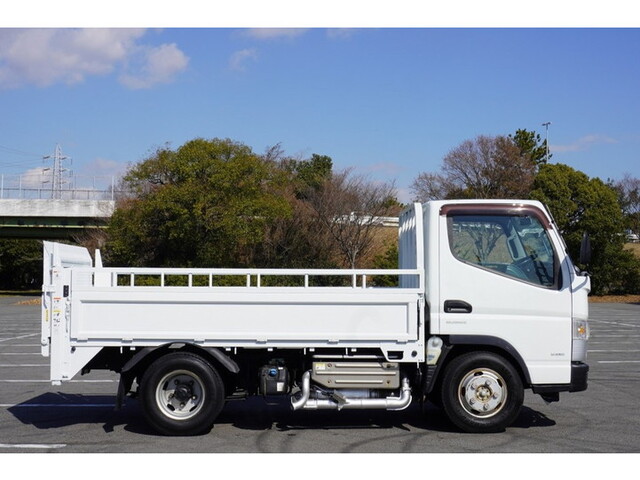 三菱ふそうキャンター平ボディ小型（2t・3t）[写真10]