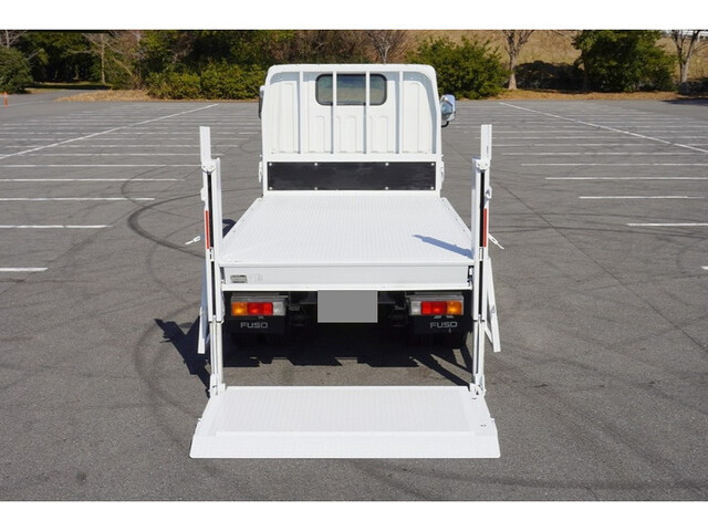 三菱ふそうキャンター平ボディ小型（2t・3t）[写真13]