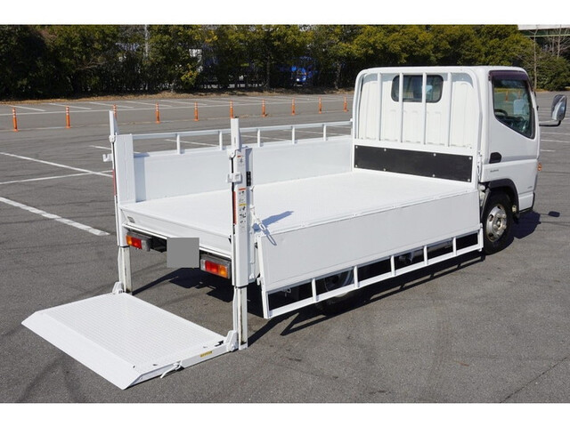 三菱ふそうキャンター平ボディ小型（2t・3t）[写真16]