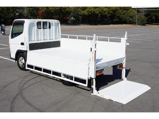 三菱ふそうキャンター平ボディ小型（2t・3t）[写真17]
