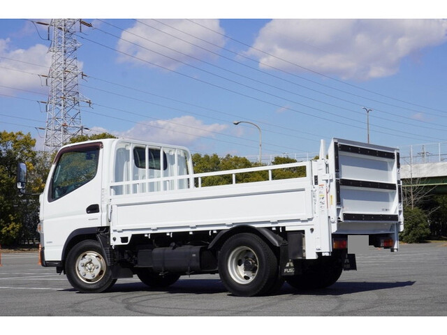 三菱ふそうキャンター平ボディ小型（2t・3t）[写真02]