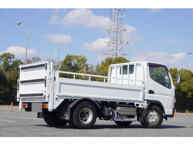三菱ふそうキャンター平ボディ小型（2t・3t）[写真03]