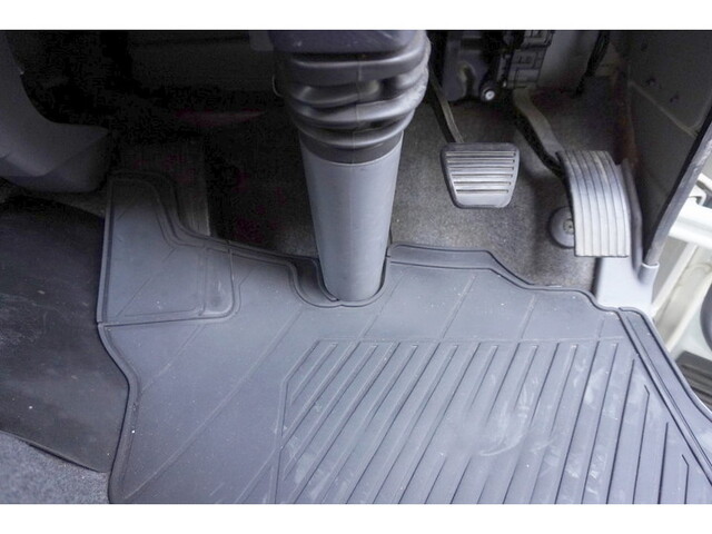 三菱ふそうキャンター平ボディ小型（2t・3t）[写真34]