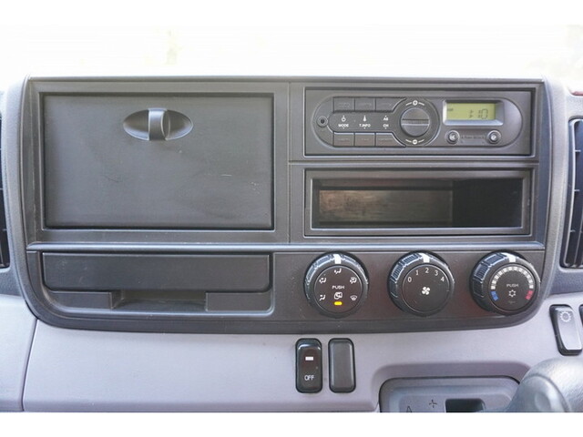 三菱ふそうキャンター平ボディ小型（2t・3t）[写真36]