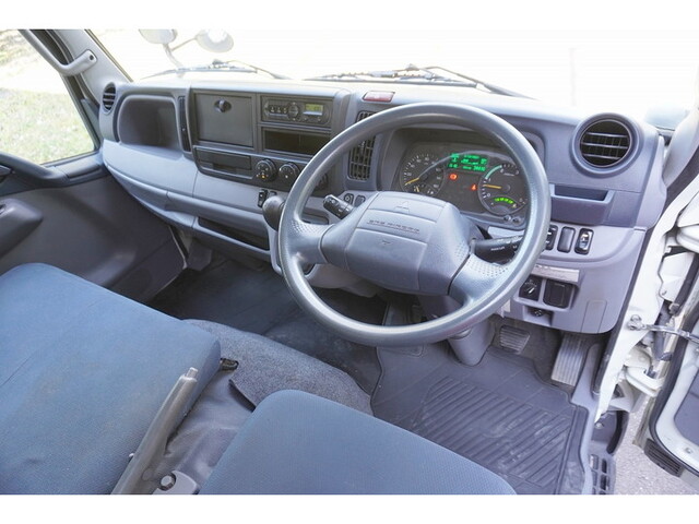 三菱ふそうキャンター平ボディ小型（2t・3t）[写真04]