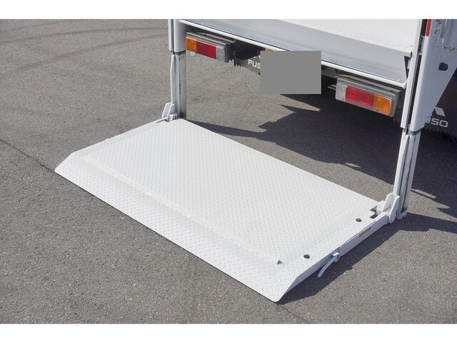 三菱ふそうキャンター平ボディ小型（2t・3t）[写真08]