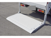 三菱ふそうキャンター平ボディ小型（2t・3t）[写真09]