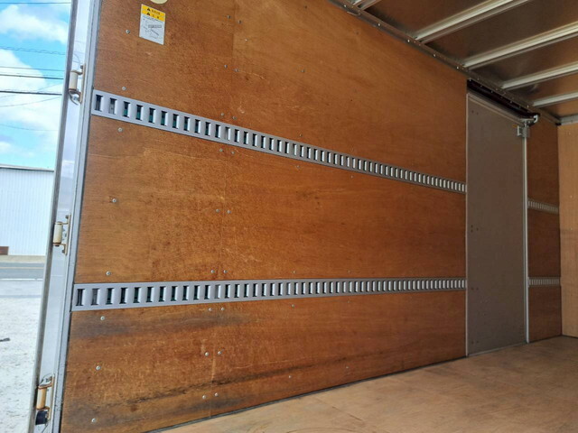 いすゞエルフアルミバン小型（2t・3t）[写真33]