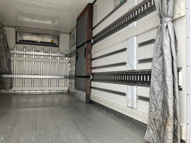 いすゞエルフ冷凍車（冷蔵車）小型（2t・3t）[写真15]