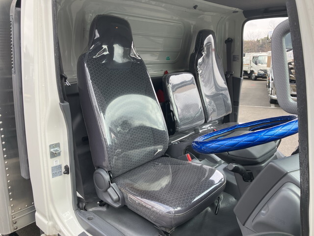 いすゞエルフアルミバン小型（2t・3t）[写真32]