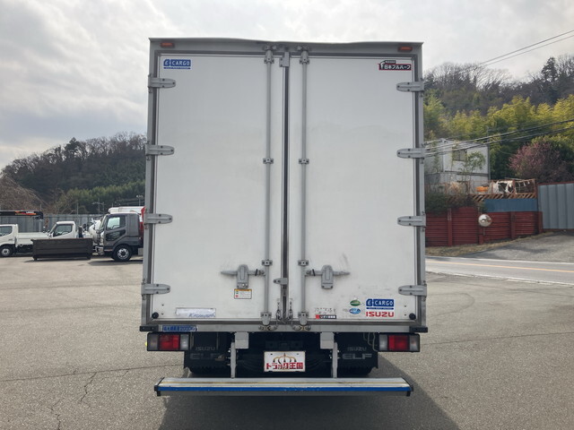 いすゞエルフアルミバン小型（2t・3t）[写真09]