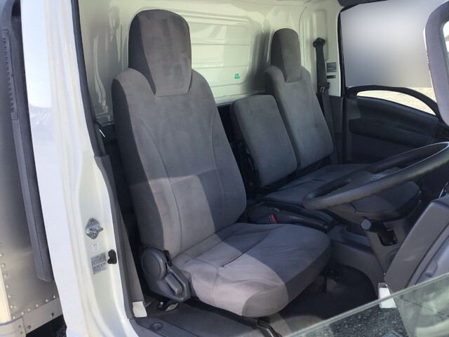 いすゞエルフアルミバン小型（2t・3t）[写真32]