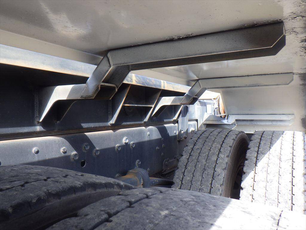 三菱ふそうスーパーグレートコンテナ専用車大型（10t）[写真11]