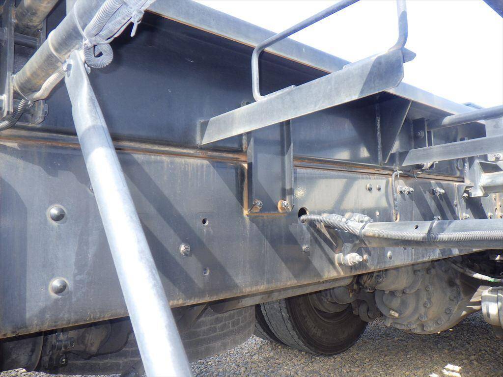 三菱ふそうスーパーグレートコンテナ専用車大型（10t）[写真12]