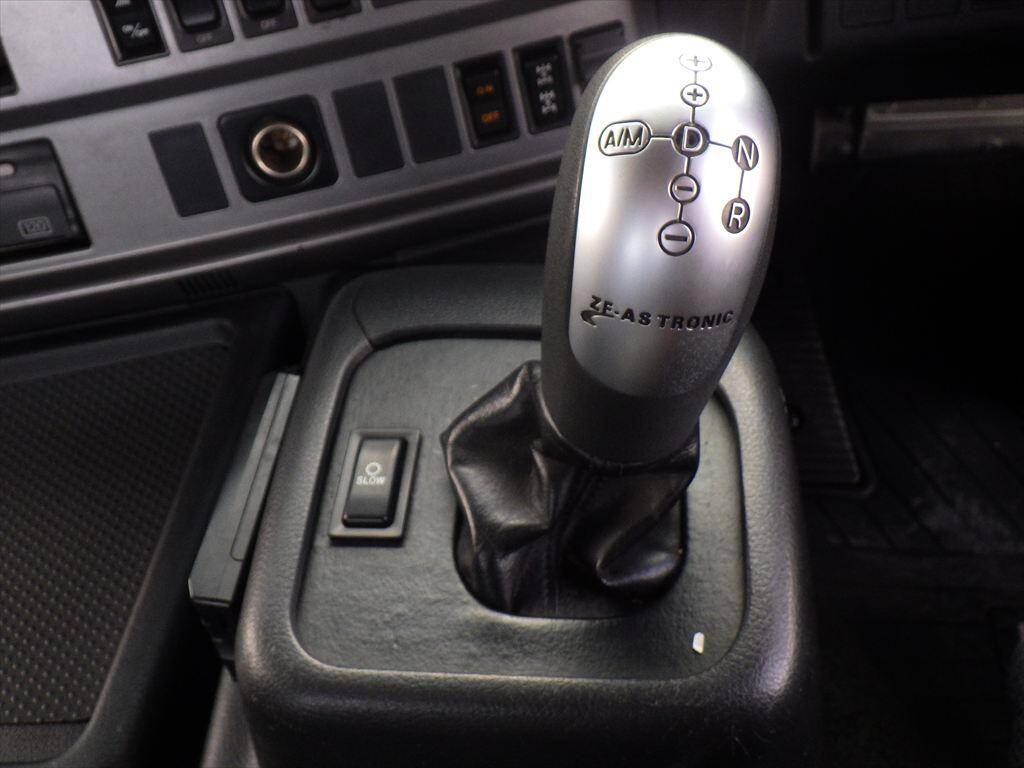 日野プロフィアトレーラーヘッド（トラクターヘッド）大型（10t）[写真19]