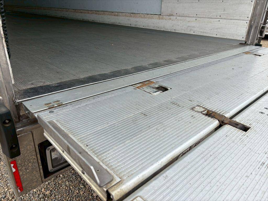 UDトラックスクオン冷凍車（冷蔵車）大型（10t）[写真12]