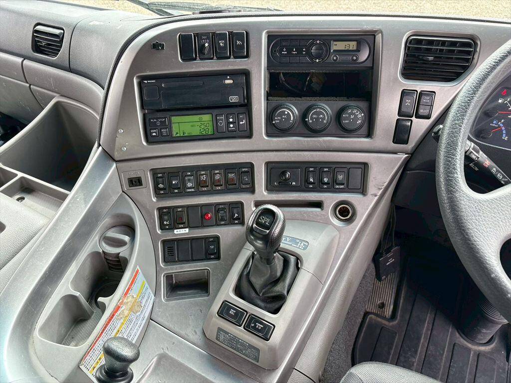 UDトラックスクオン冷凍車（冷蔵車）大型（10t）[写真21]