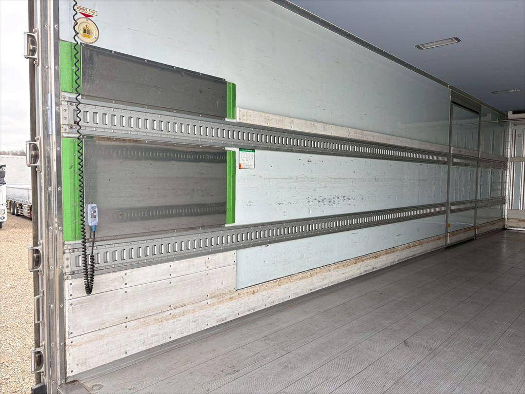 UDトラックスクオン冷凍車（冷蔵車）大型（10t）[写真09]