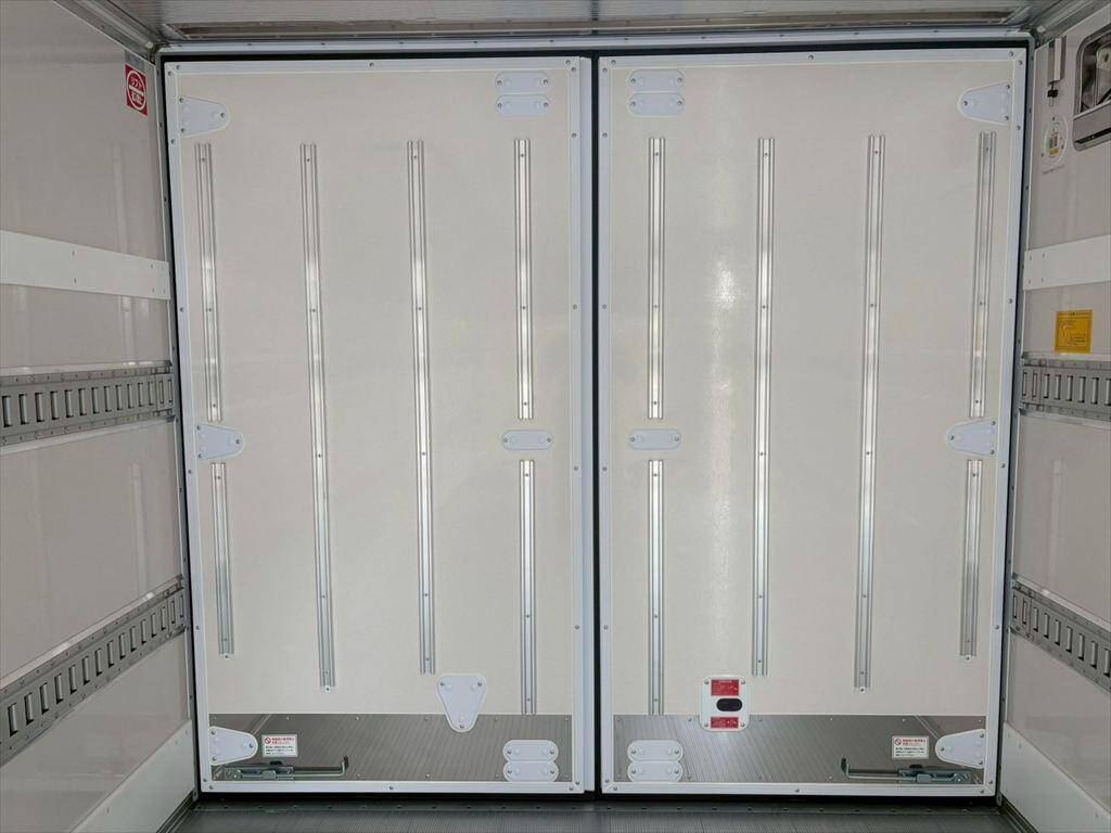 日野レンジャー冷凍車（冷蔵車）中型（4t）[写真11]