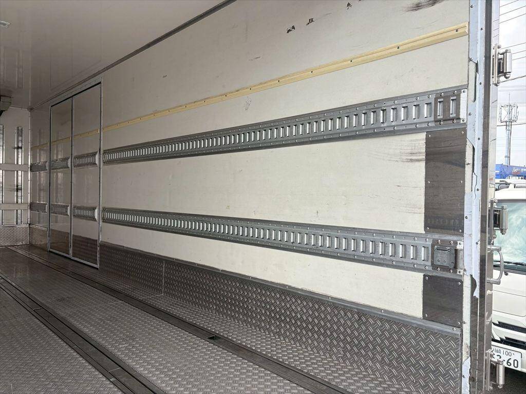 日野レンジャー冷凍車（冷蔵車）中型（4t）[写真10]