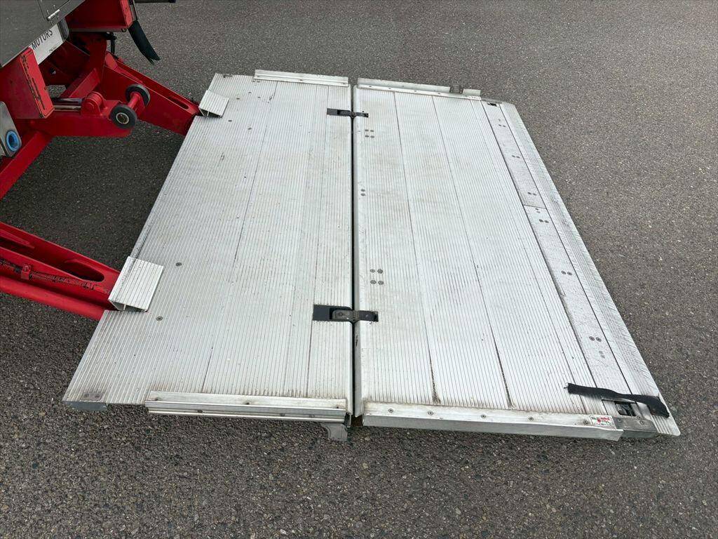 日野レンジャー冷凍車（冷蔵車）中型（4t）[写真12]