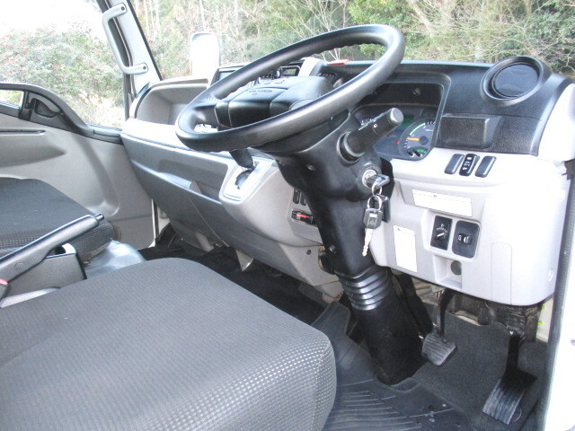 三菱ふそうキャンターダブルキャブ（Wキャブ）小型（2t・3t）[写真13]