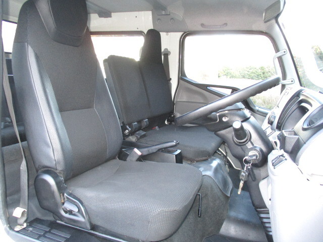 三菱ふそうキャンターダブルキャブ（Wキャブ）小型（2t・3t）[写真14]