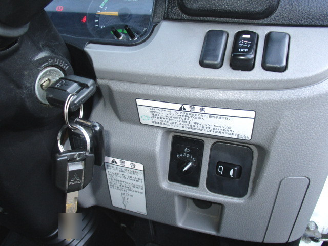 三菱ふそうキャンターダブルキャブ（Wキャブ）小型（2t・3t）[写真16]