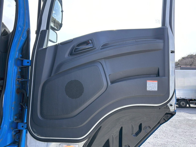 いすゞギガアルミウイング大型（10t）[写真10]