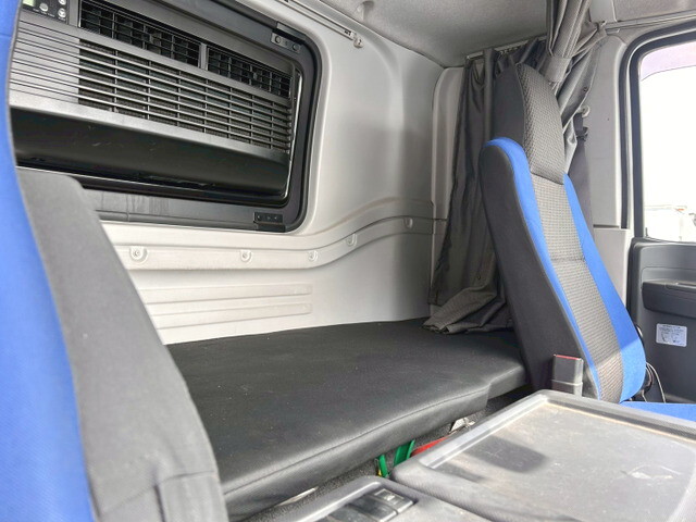 いすゞギガアルミウイング大型（10t）[写真14]