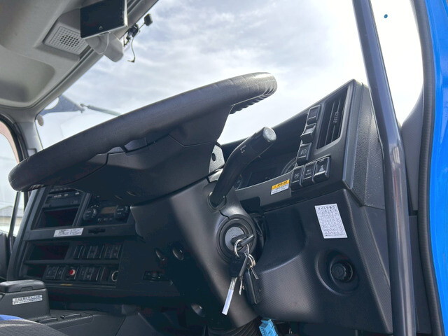 いすゞギガアルミウイング大型（10t）[写真18]