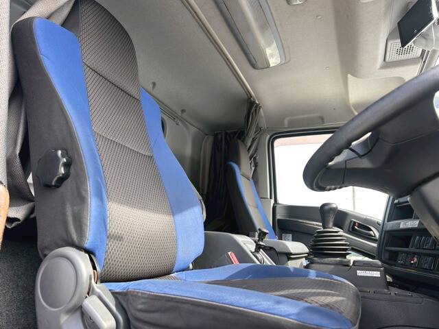 いすゞギガアルミウイング大型（10t）[写真04]