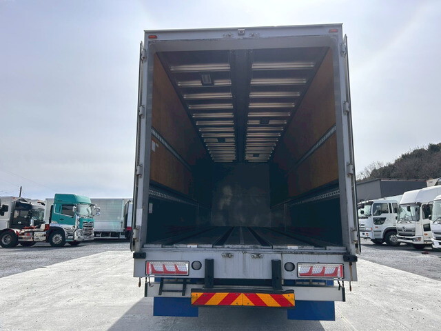 いすゞギガアルミウイング大型（10t）[写真07]