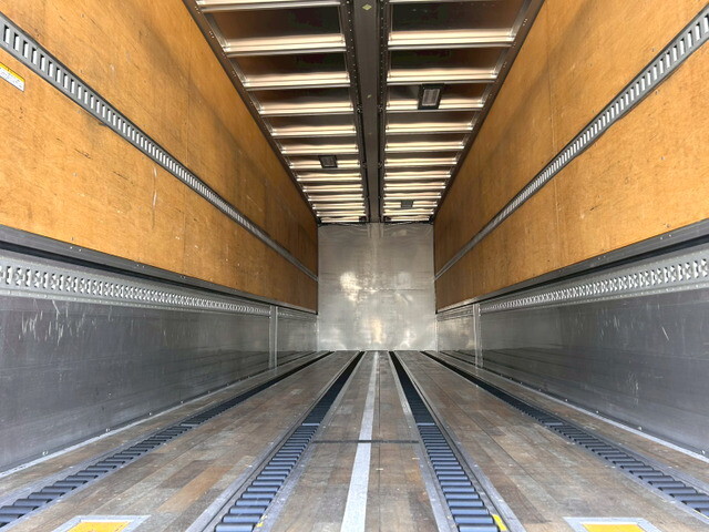 いすゞギガアルミウイング大型（10t）[写真08]