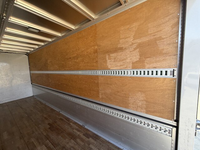 いすゞフォワードアルミウイング中型（4t）[写真11]