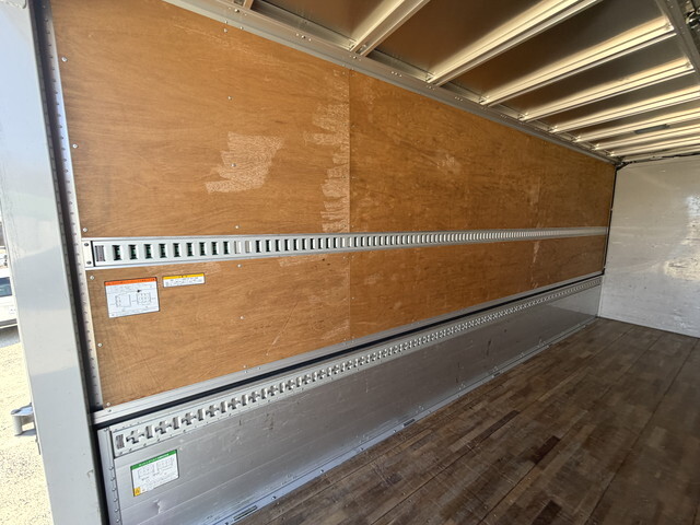 いすゞフォワードアルミウイング中型（4t）[写真12]