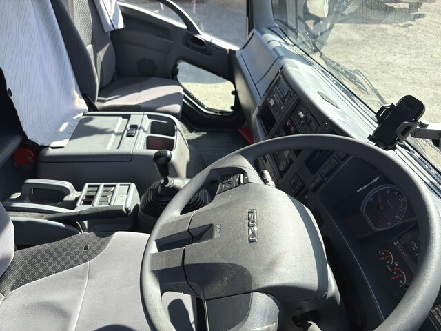 いすゞフォワードアルミウイング中型（4t）[写真32]