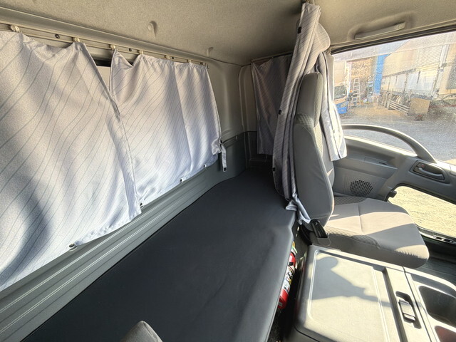 いすゞフォワードアルミウイング中型（4t）[写真35]