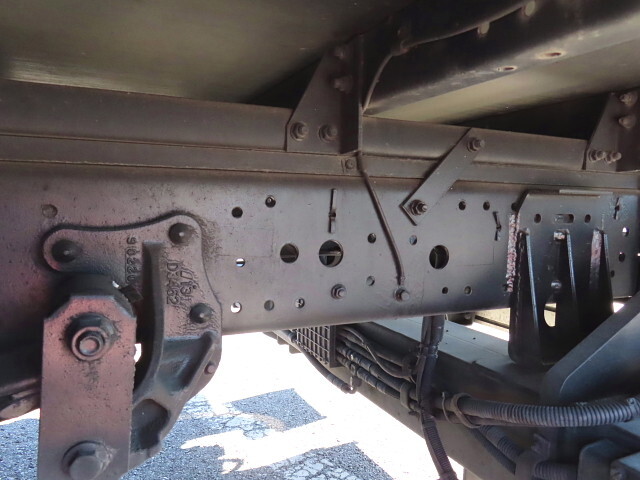 いすゞエルフアルミバン小型（2t・3t）[写真10]