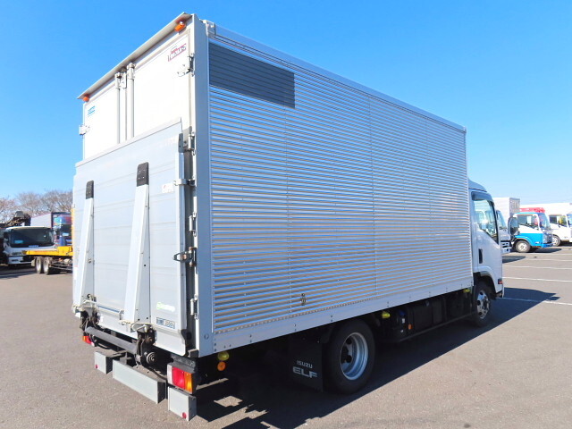 いすゞエルフアルミバン小型（2t・3t）[写真02]