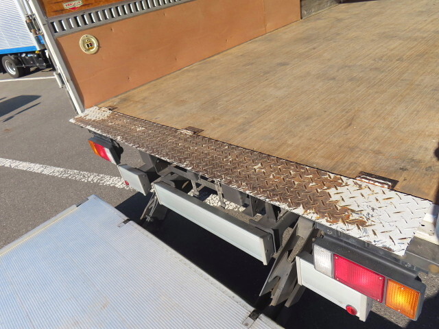 いすゞエルフアルミバン小型（2t・3t）[写真31]