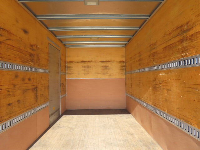 いすゞエルフアルミバン小型（2t・3t）[写真32]